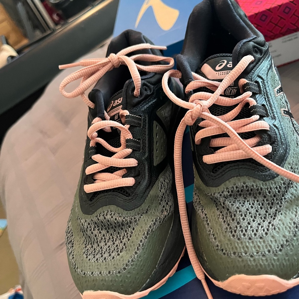 ASIC Sneakers